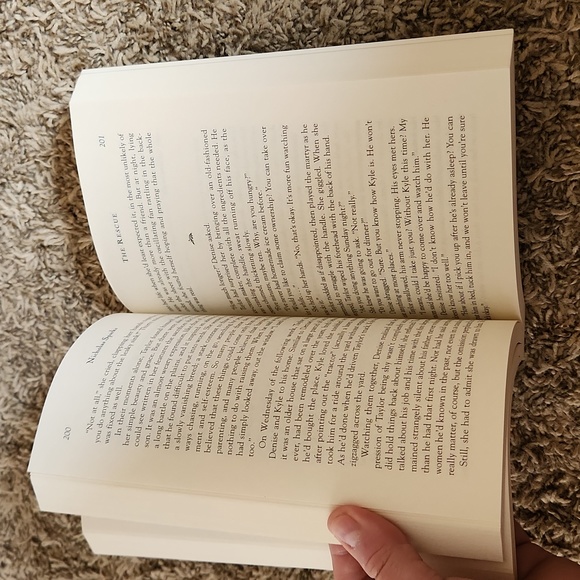 The Rescue Paperback Book by Nicholas Sparks - Picture 5 of 5